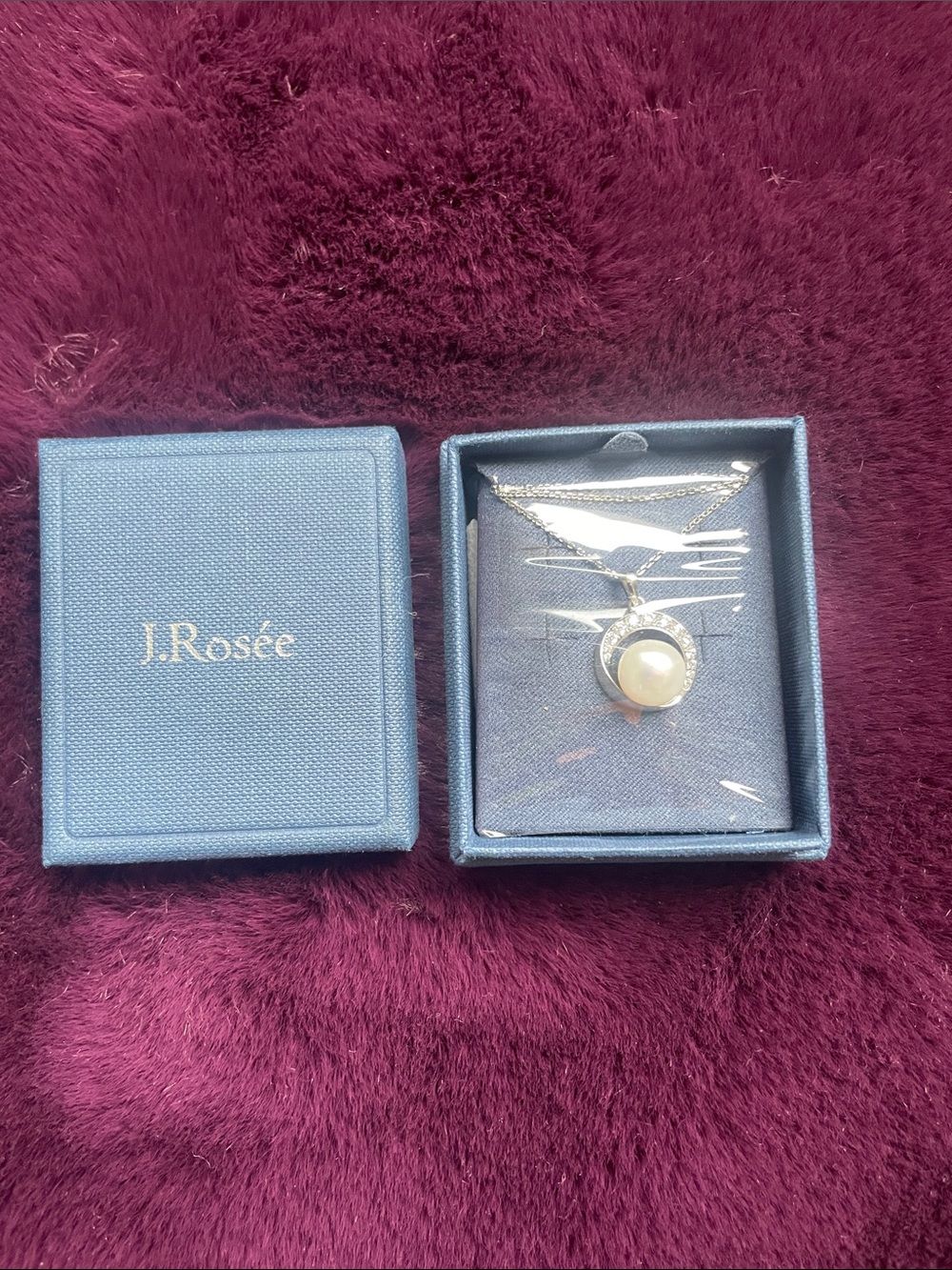 BNIB Silver Pearl Pendant Necklace in White